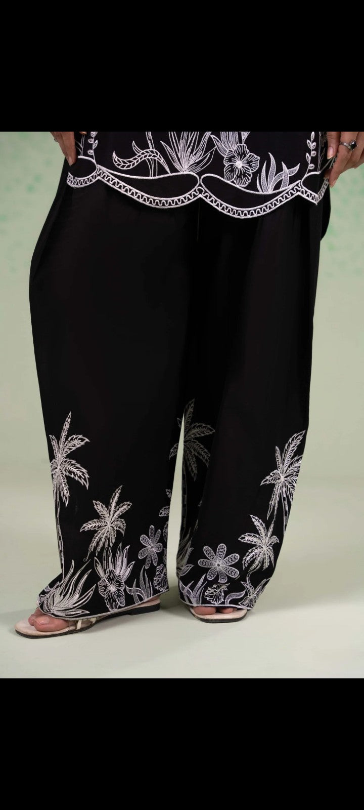 Elegant Black Embroidered Lawn Suit – 2 Piece