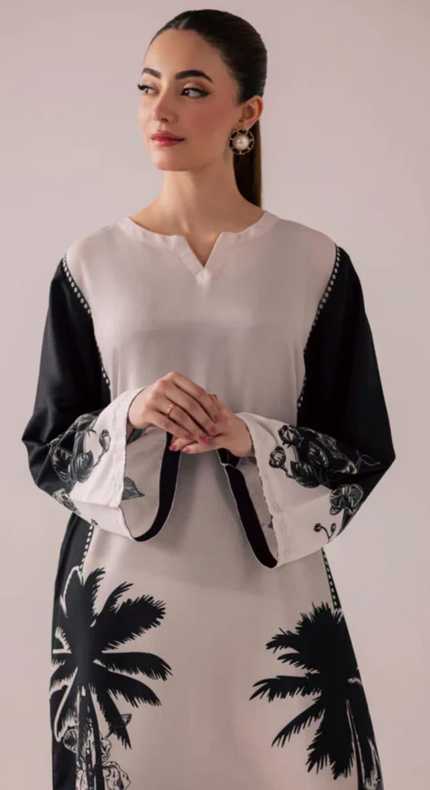Elegant Black & White Printed Lawn Suit – Floral & Palm Tree Design