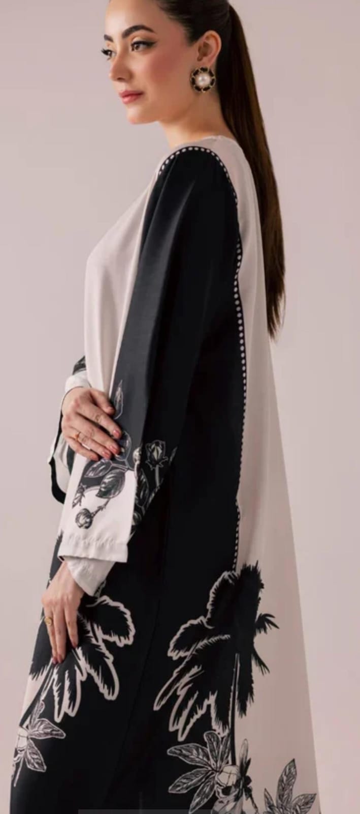 Elegant Black & White Printed Lawn Suit – Floral & Palm Tree Design